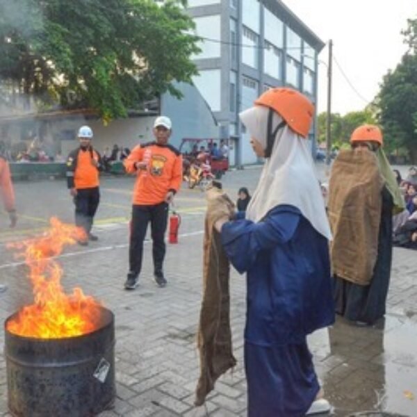Senkom SAR Gandeng BPBD Karawang Wujudkan Santri Siaga Bencana