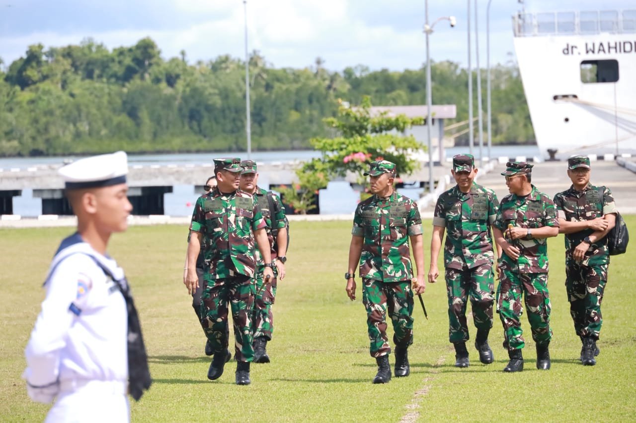 Pangkogabwilhan III Kunjungi Koarmada III, Perkuat Sinergi demi Kedaulatan Indonesia Timur