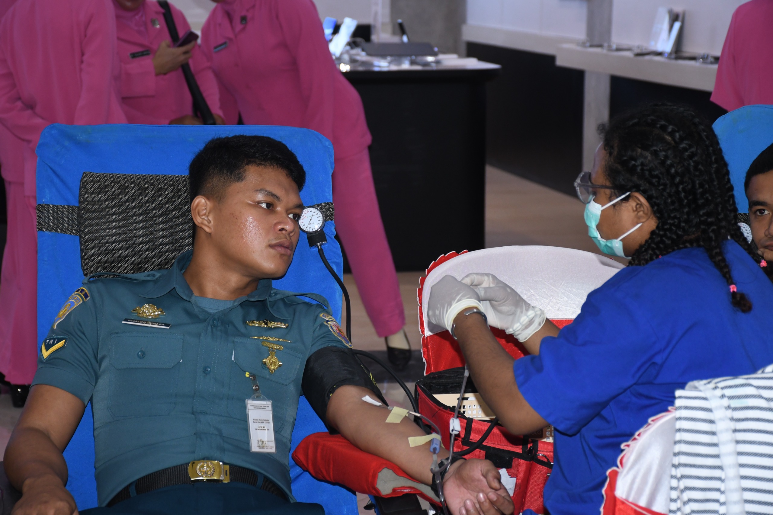 Lantamal XIV Turut Serta Donor Darah HUT Bhayangkara Ke-79, Wujud Kepedulian Dan Sinergitas