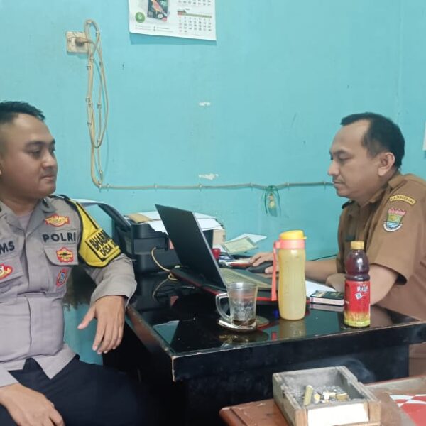 Bhabinkamtibmas Desa Sukanagara Sambang Kaur Perencanaan, Jalin Silaturahmi dan Sampaikan Himbauan Kamtibmas
