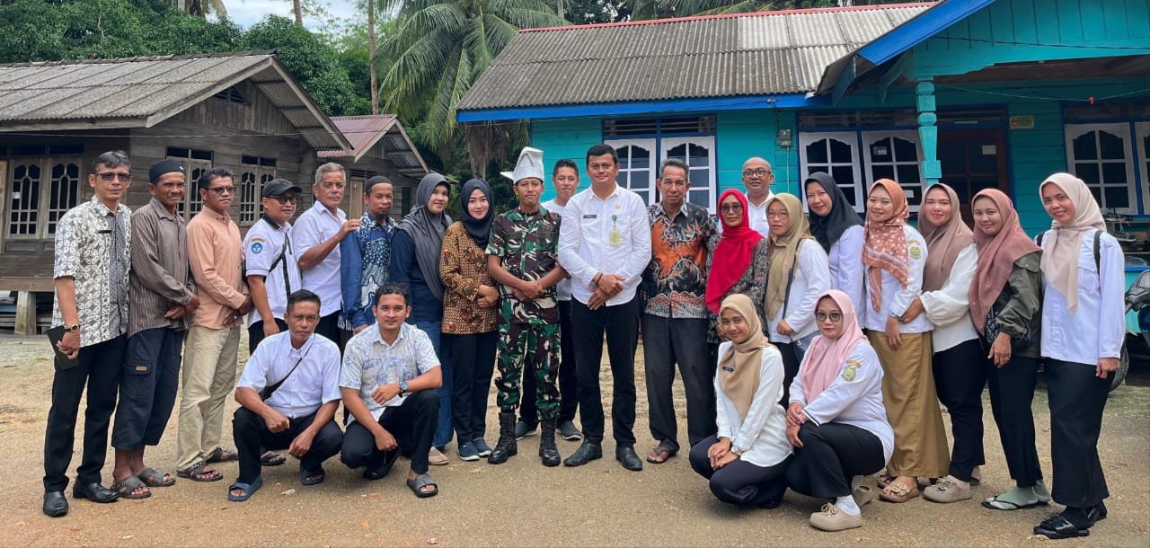 Acara Perpisahan Serda Junaidi Babinsa Resang Alih Tugas bersama Masyarakat binaannya Dengan suasana Haru