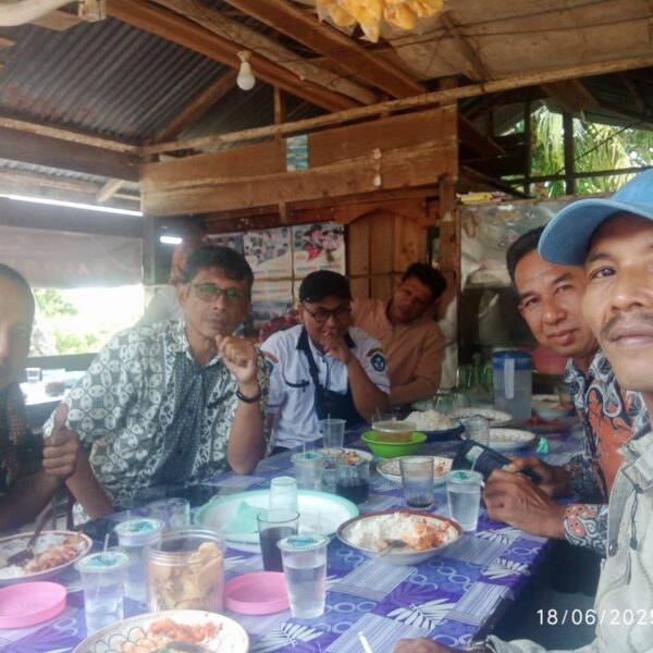 Menjelang Masa Pindah Tugas di Tempat Yang Baru, Inilah Bukti Kebersamaan Serda Junaidi Sebagai Babinsa Resang Bersama Warga Masyarakat Binaannya