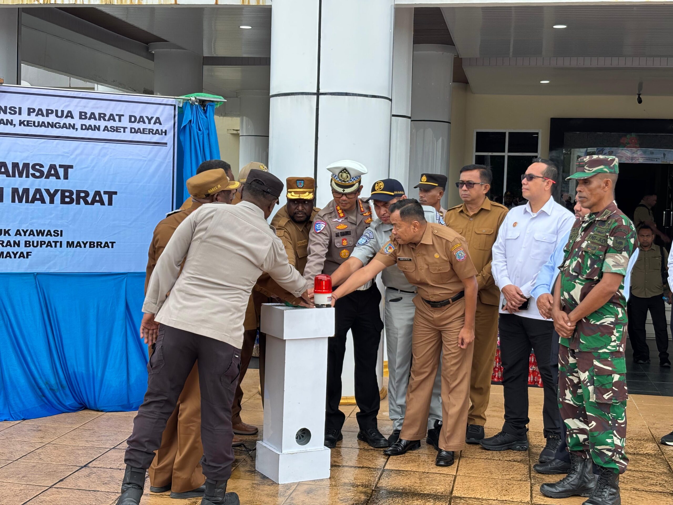 Kapolres Maybrat Dampingi Dirlantas Polda PBD Hadiri Launching Operasional Unit Pelayanan Samsat Kabupaten Maybrat