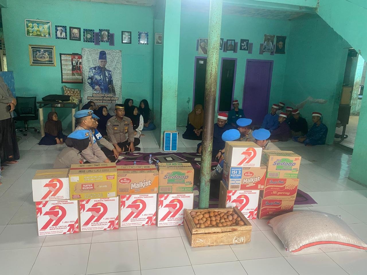 Sipropam Polresta Tangerang Gelar Bakti Sosial di LKSA Sirojul Athfal dalam Rangka HUT Bhayangkara ke-79 Sipropam Polresta Tangerang Gelar Bakti Sosial di LKSA Sirojul Athfal dalam Rangka HUT Bhayangkara ke-79