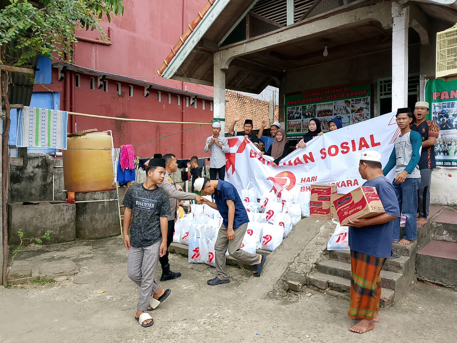 Polda Sumsel Tebar Kepedulian di 5 Panti Asuhan Palembang Sambut HUT Bhayangkara ke-79