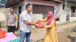 Polresta Tangerang Bagikan Sembako kepada Warga Sodong dalam Rangka Hari Bhayangkara ke-79