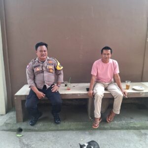 Bhabinkamtibmas Desa Talaga Sambang Warga, Pererat Silaturahmi dan Jaga Kamtibmas