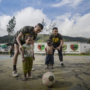 Kembangkan Bakat Anak Papua Sejak Dini, Satgas Yonif 715/Mtl Ajak Bermain Sepakbola Kembangkan Bakat Anak Papua Sejak Dini, Satgas Yonif 715/Mtl Ajak Bermain Sepakbola