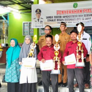 Babinsa Ponoragan Hadiri Penyerahan Piala Lomba Tertib Administrasi dan Bersih Lingkungan Tingkat RT Babinsa Ponoragan Hadiri Penyerahan Piala Lomba Tertib Administrasi dan Bersih Lingkungan Tingkat RT