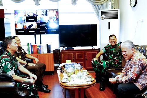 Kapuspen TNI Kunjungi Kejaksaan Agung, Bahas Sinergi Perlindungan Jaksa dan Berbagai Isu