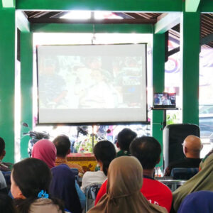 Sinergi TNI Dan Bulog, Kodim 0808 Bersama Warga Srengat ikuti Vidcon Dan Penjualan Beras SPHP Sinergi TNI Dan Bulog, Kodim 0808 Bersama Warga Srengat ikuti Vidcon Dan Penjualan Beras SPHP
