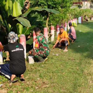 Babinsa Dan Warga Desa Kotes Gelar Kerja Bakti Sambut HUT RI Ke-80 Dengan Semangat Gotong Royong Babinsa Dan Warga Desa Kotes Gelar Kerja Bakti Sambut HUT RI Ke-80 Dengan Semangat Gotong Royong