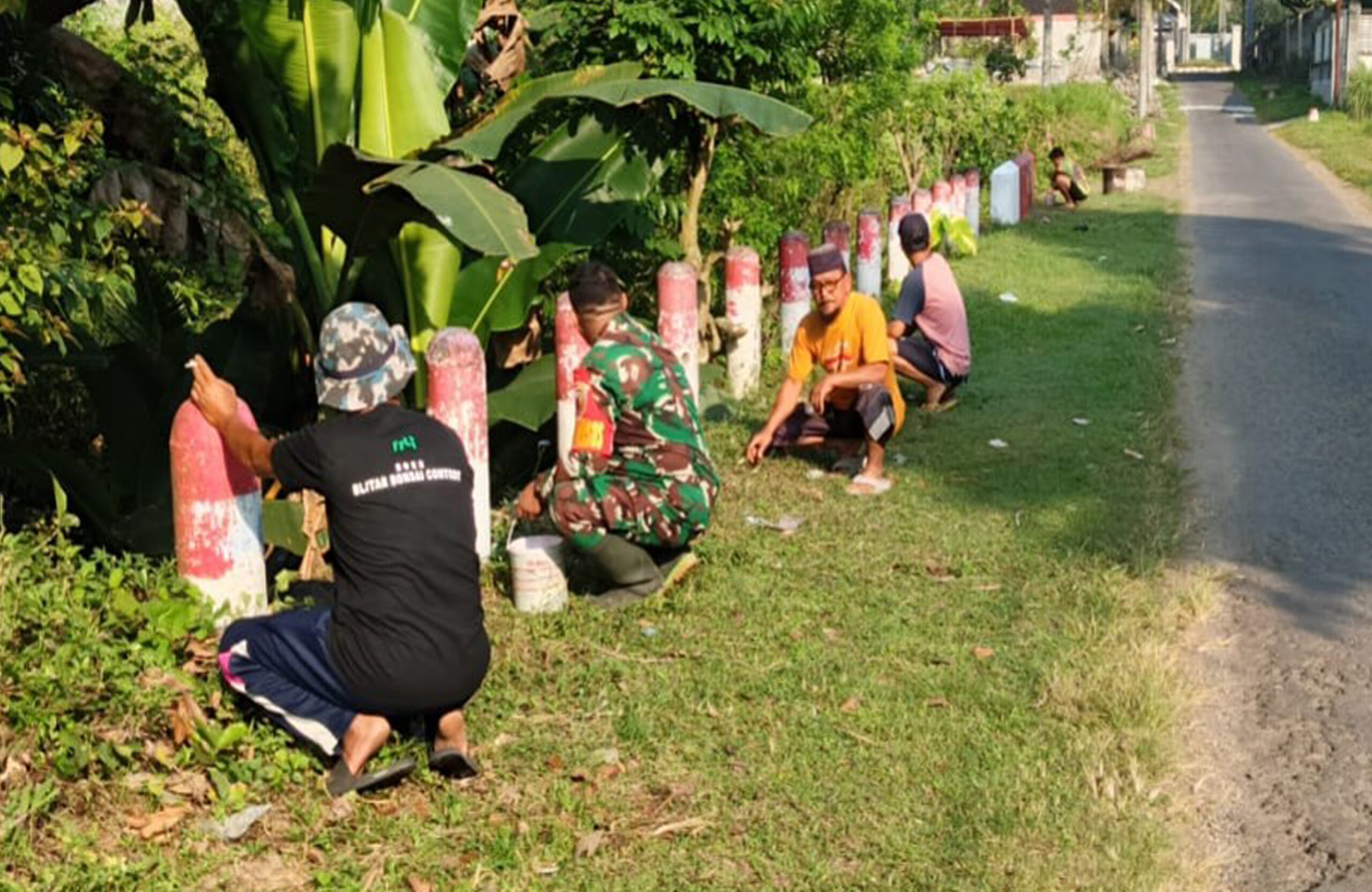 Babinsa Dan Warga Desa Kotes Gelar Kerja Bakti Sambut HUT RI Ke-80 Dengan Semangat Gotong Royong