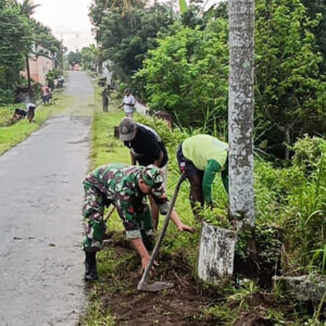 Babinsa Tambakan Bersama Warga Dusun Tekik Gelar Minggu Bersih, Wujudkan Lingkungan Sehat Dan Nyaman