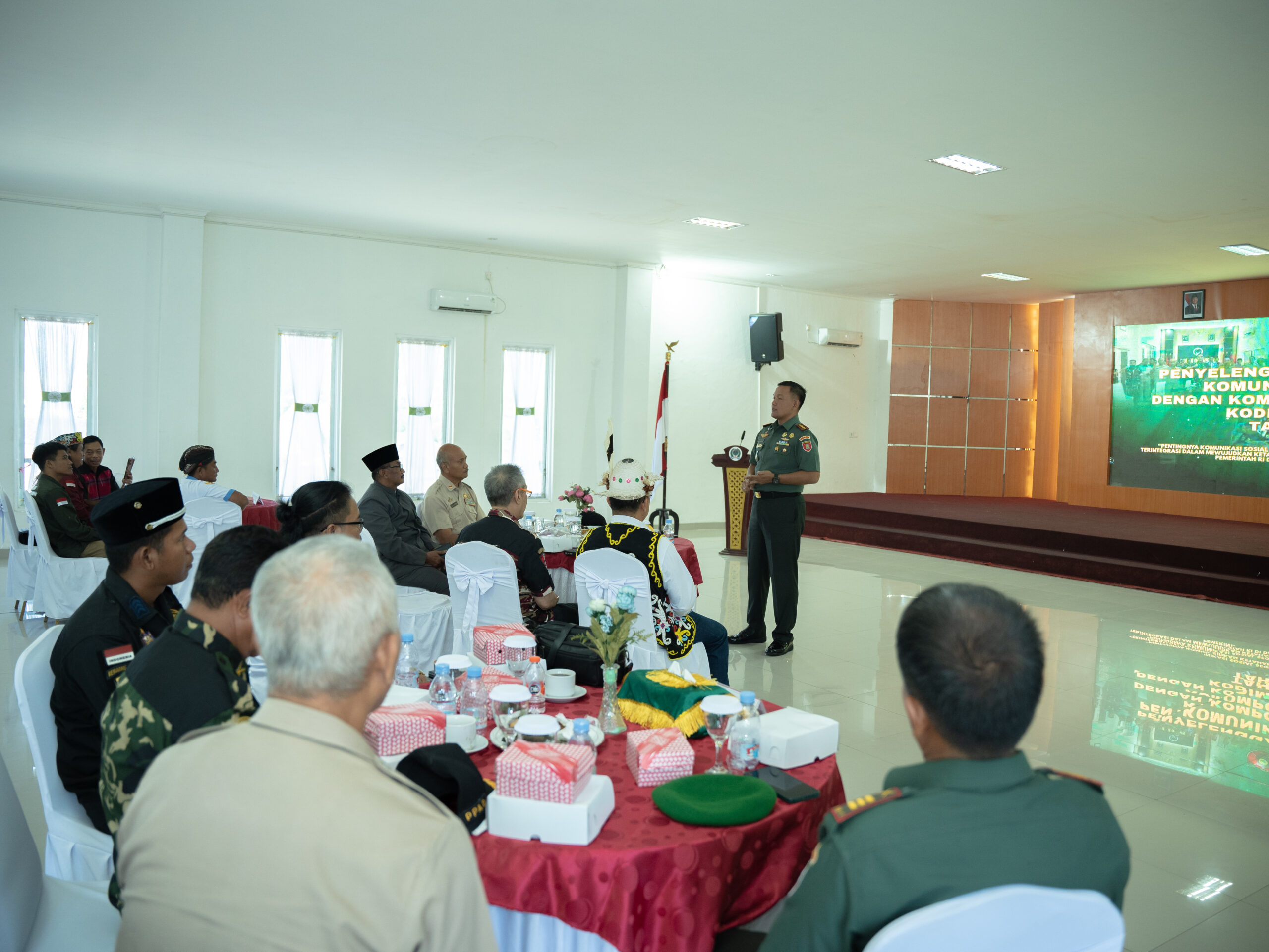Dandim Kukar Bersama Tokoh Masyarakat Ikuti Zoom Meeting Bersama Danrem 091/ASN