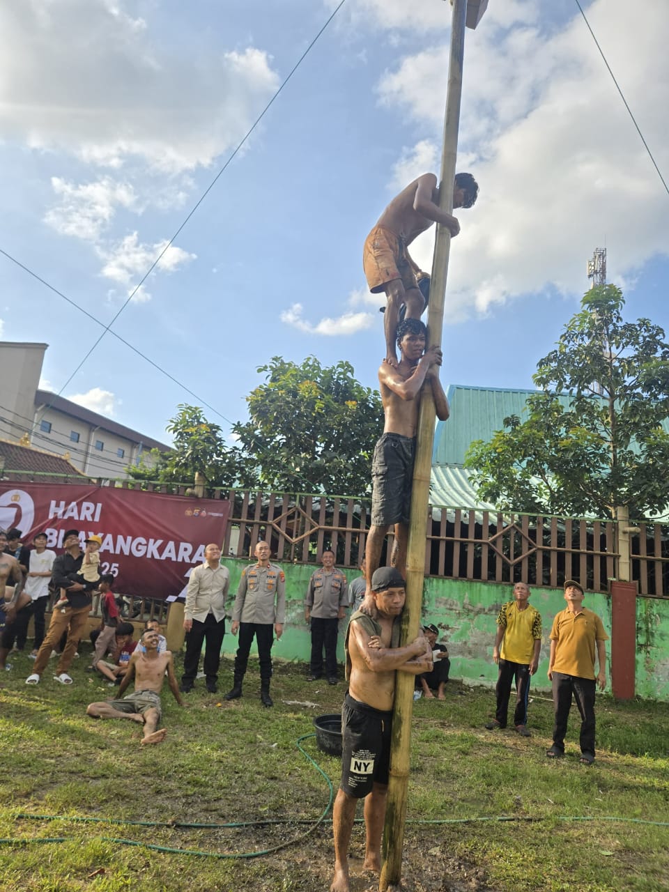 Keceriaan HUT Bhayangkara ke-79, Polsek Cikupa Hadirkan Lomba Tradisional