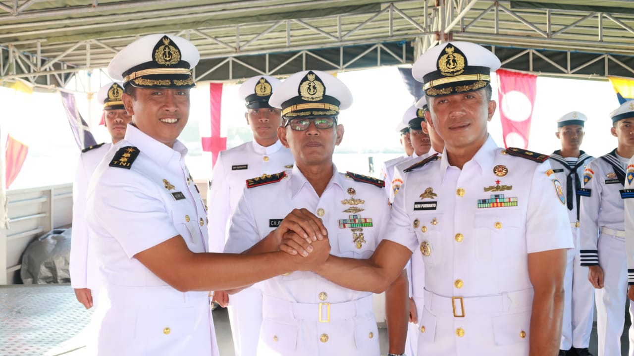 Satrol Lantamal XIV Gelar Upacara Sertijab Komandan KRI Bawal 875, Wujudkan Estafet Kepemimpinan Strategis
