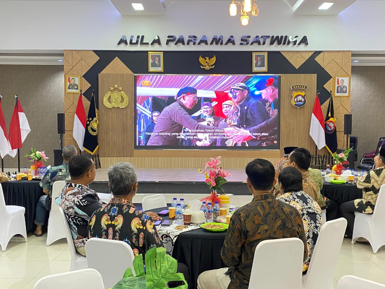 Polresta Tangerang Gelar Nobar Wayang Kulit "Amartha Binangun" dari Mabes Polri, Meriahkan HUT Bhayangkara ke-79