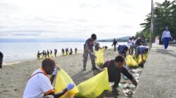 TNI AL Wujudkan Kepedulian terhadap Lingkungan, Gelar Aksi Bersih-Bersih Pantai di Nabire