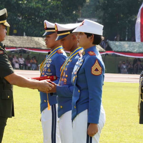 Kasad Tutup Pendidikan Taruna Akmil Tahun 2025 Anugerahkan Adhi Makayasa kepada Taruna Berprestasi