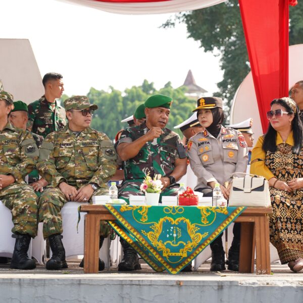 Taruna Akmil Tingkat III dan IV TP 2024/2025 Laksanakan Kirab Pamitan di Kota Magelang
