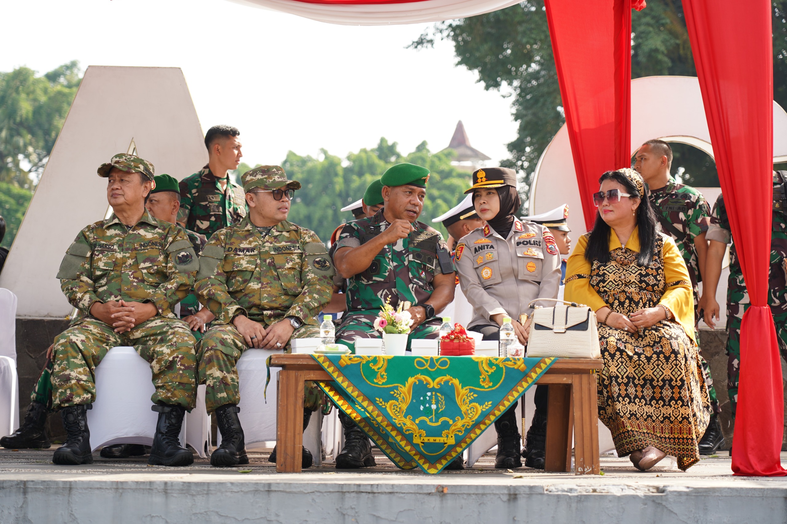Taruna Akmil Tingkat III dan IV TP 2024/2025 Laksanakan Kirab Pamitan di Kota Magelang