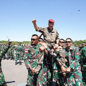 Momen Kejutan Dari TNI Untuk Wakil Gubernur Militer Perancis Momen Kejutan Dari TNI Untuk Wakil Gubernur Militer Perancis