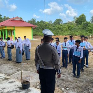 Operasi Patuh Seligi 2025: Satlantas Polres Lingga Bekali Pelajar Soal Bahaya Balap Liar dan Knalpot Brong Operasi Patuh Seligi 2025: Satlantas Polres Lingga Bekali Pelajar Soal Bahaya Balap Liar dan Knalpot Brong