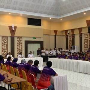 Wagub PBD Lepas 128 Kontingen FORNAS VIII: Papua Barat Daya Siap Ukir Prestasi di Lombok