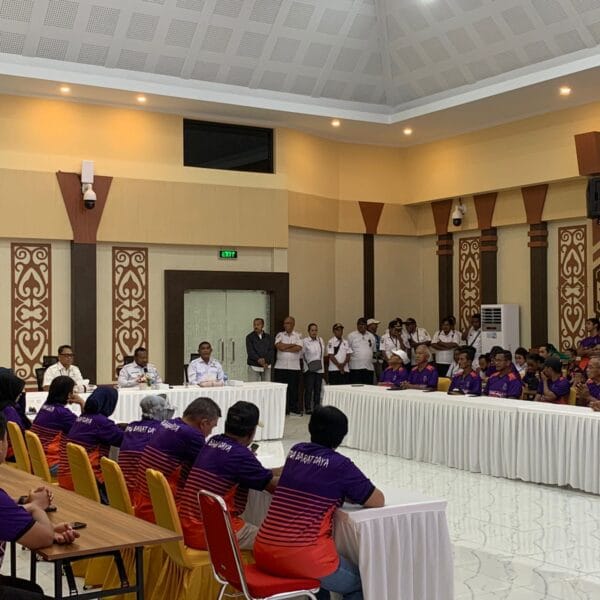 Wagub PBD Lepas 128 Kontingen FORNAS VIII: Papua Barat Daya Siap Ukir Prestasi di Lombok