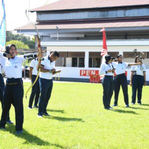 Asah Fisik, Pererat Jiwa Korsa, Prajurit Lantamal XIV Tunjukkan Ketangkasan Dalam Olahraga Bersama Dan Panahan