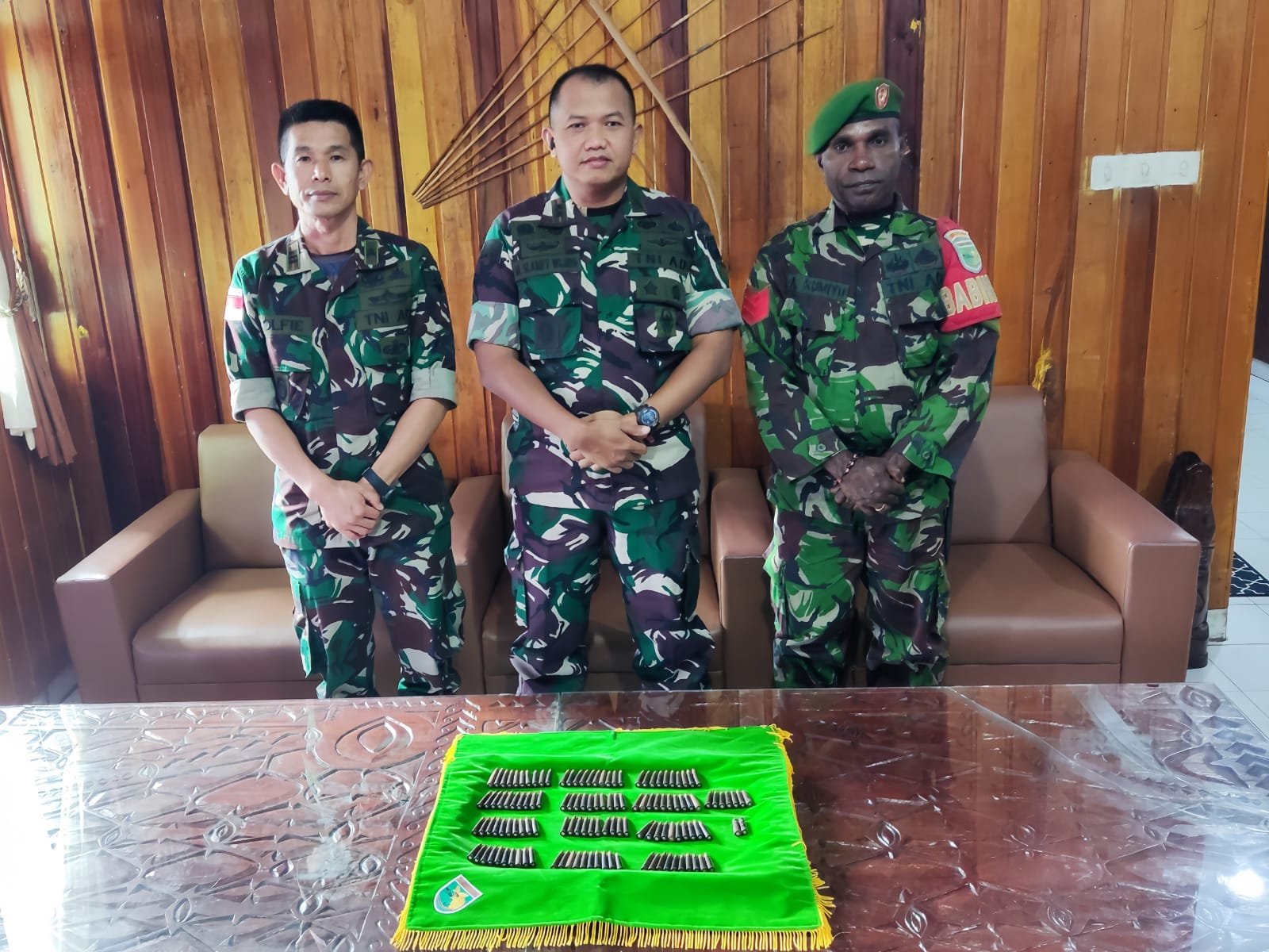 Kodim 1710/Mimika Terima Penyerahan 129 Amunisi dari Warga