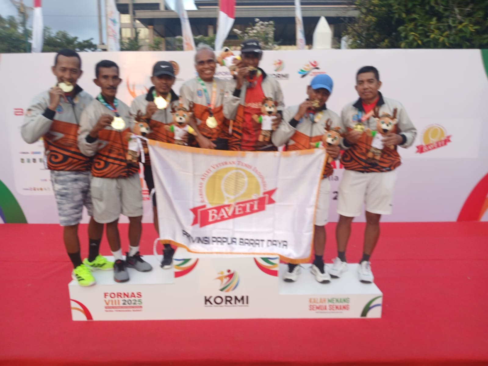 Papua Barat Daya Raih Emas di FORNAS VIII, Tim BAVETI Bersinar di Lapangan Tenis Papua Barat Daya Raih Emas di FORNAS VIII, Tim BAVETI Bersinar di Lapangan Tenis
