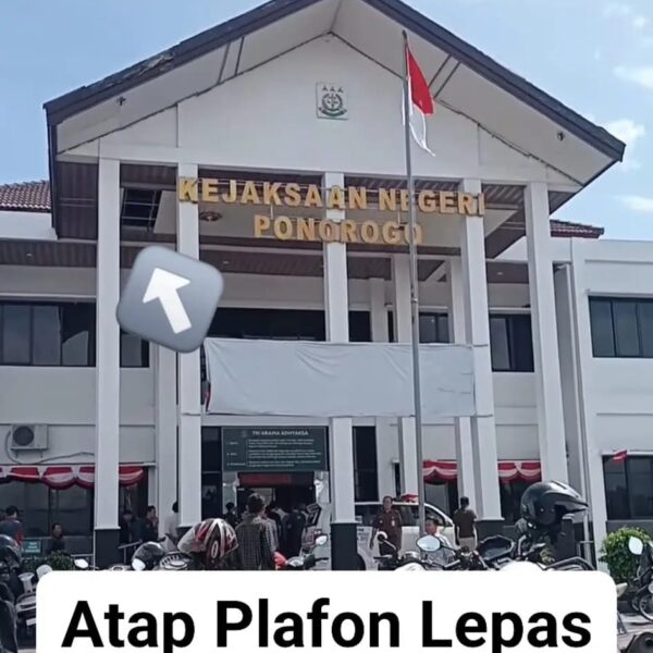 Plafon Kantor Kejari Ponorogo Roboh Saat Sidang Tilang, Warga Jadi Korban
