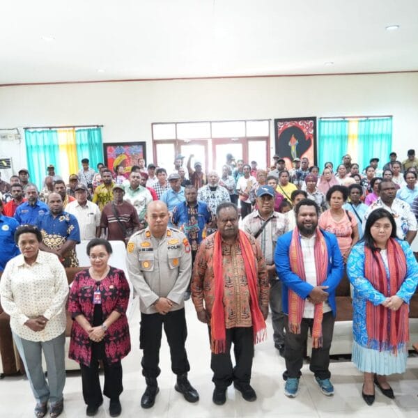 Gubernur Elisa Kambu Buka Konferda I KAPP: Tonggak Ekonomi Adat Papua Barat Daya