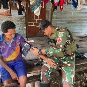 Periksa, Obati, Edukasi! Cara Satgas Yonif 312/Kala Hitam Jaga Kesehatan Warga