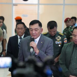 Panglima TNI dan Menhan RI Hadiri Raker Bersama Komisi I DPR RI Panglima TNI dan Menhan RI Hadiri Raker Bersama Komisi I DPR RI