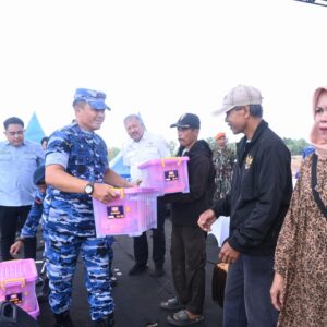 Danlanud Sultan Hasanuddin Bersama Bupati Pinrang Berikan Bantuan Sembako dan Tinjau Sunatan Massal Pada Festival Dirgantara Bumi Lasinrang 2025 Danlanud Sultan Hasanuddin Bersama Bupati Pinrang Berikan Bantuan Sembako dan Tinjau Sunatan Massal Pada Festival Dirgantara Bumi Lasinrang 2025
