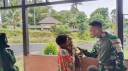 Satgas Yonif 126/KC Pos Arimop Gelar Pelayanan Kesehatan dan Pembelian Hasil Buruan di Pasar Pagi Kampung Maju