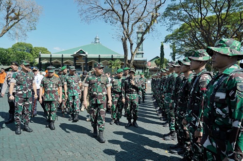 Pangkogabwilhan II Cek Langsung Kesiapan Batalyon Komposit PRCPB Kodam XIV/Hsn