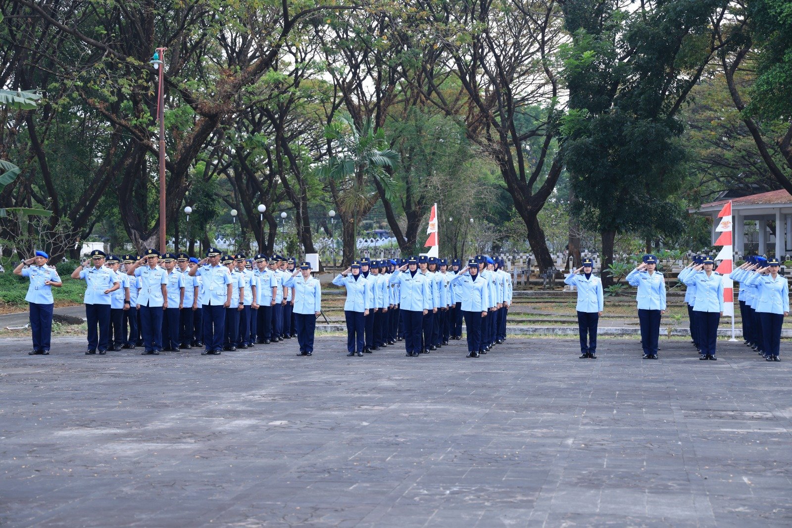 Danlanud Sultan Hasanuddin Pimpin Upacara Ziarah Peringatan Ke-78 TNI AU Danlanud Sultan Hasanuddin Pimpin Upacara Ziarah Peringatan Ke-78 TNI AU