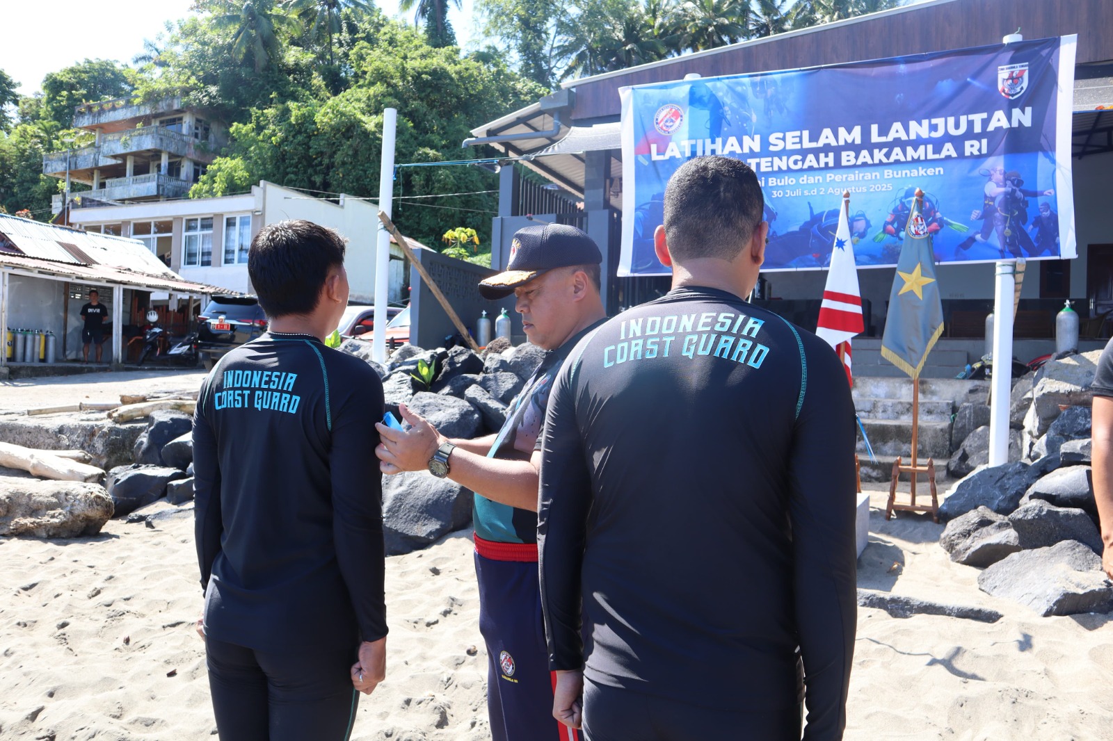 Bakamla RI Zona Tengah Buka Latihan Selam Lanjutan di Pantai Bulo