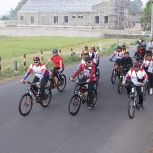 Gowes Sehat Bersama Forkopimda Blitar Peringati Hari Jadi Mahkamah Agung Ke 80 Gowes Sehat Bersama Forkopimda Blitar Peringati Hari Jadi Mahkamah Agung Ke 80
