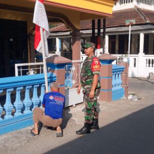 Babinsa Beserta Perangkat Desa Tlogo, Ajak Warga Kibarkan Merah Putih Sambut HUT RI ke-80, Wujudkan Semangat Nasionalisme Babinsa Beserta Perangkat Desa Tlogo, Ajak Warga Kibarkan Merah Putih Sambut HUT RI ke-80, Wujudkan Semangat Nasionalisme