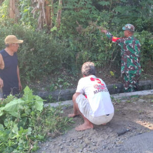 Pasang Bendera Dan Kerja Bhakti, Babinsa Dan Warga Gandusari Sambut HUT RI Ke 80 Pasang Bendera Dan Kerja Bhakti, Babinsa Dan Warga Gandusari Sambut HUT RI Ke 80