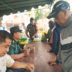 Bazar Pangan Murah Beras SPHP, Sinergi TNI - Bulog Di Wlingi Disambut Antusias Warga Bazar Pangan Murah Beras SPHP, Sinergi TNI – Bulog Di Wlingi Disambut Antusias Warga