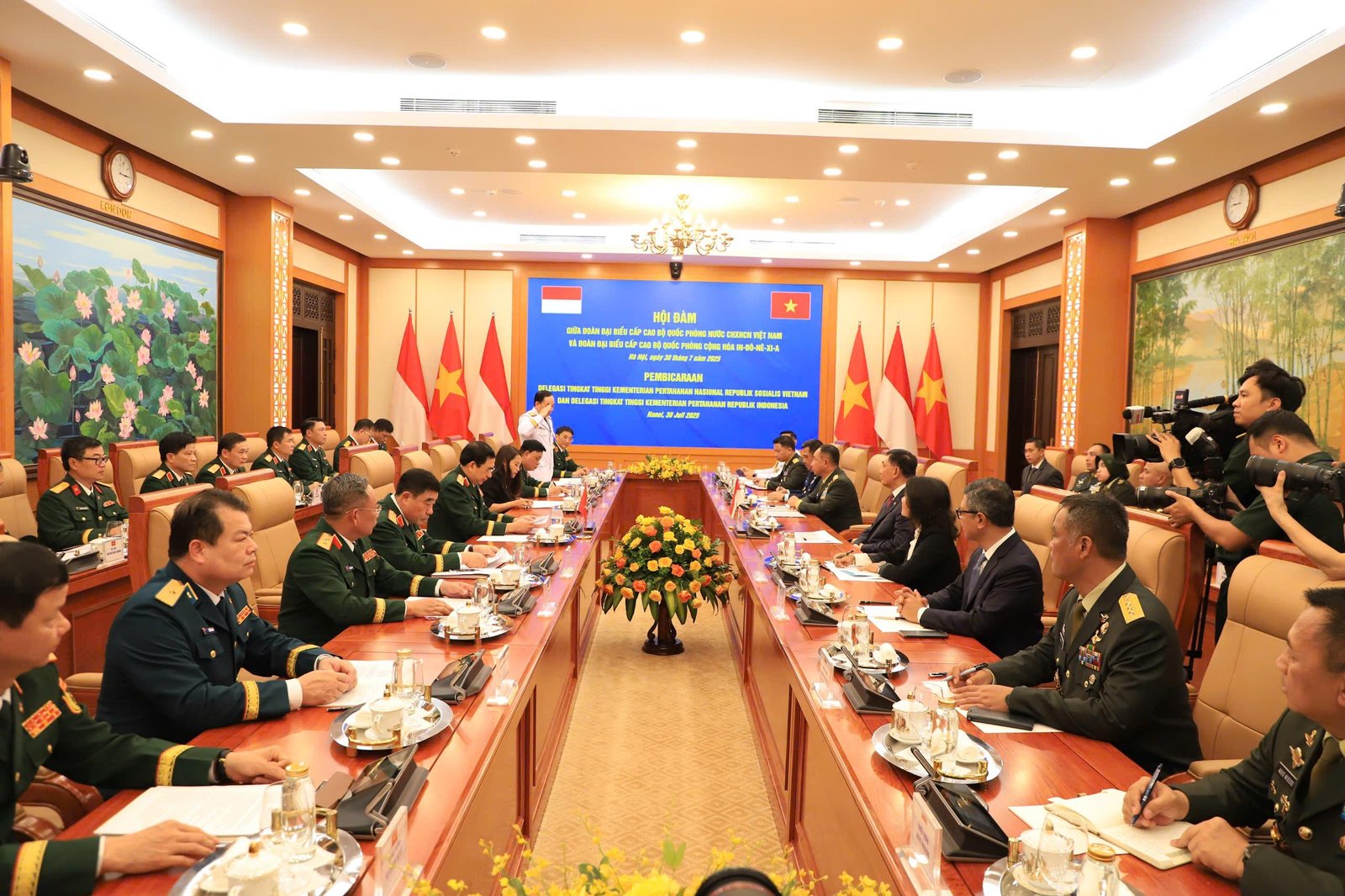 Panglima TNI dan Menhan RI Perkuat Kerja Sama Pertahanan Dengan Vietnam