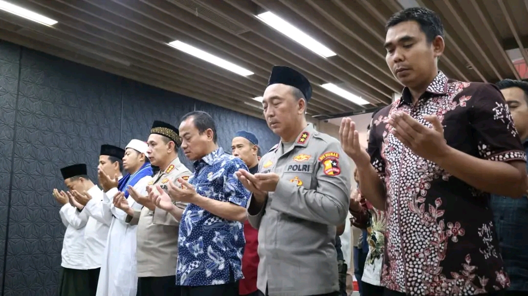 Kegiatan Shalat Gaib di Mabes Polri: Doa untuk Almarhum Afan Kurniawan dan Keselamatan Bangsa