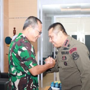 Perkuat Sinergi TNI-Polri, Danlantamal XIV Sambut Hangat Kunjungan Danmen II Pelopor Pas Brimob III