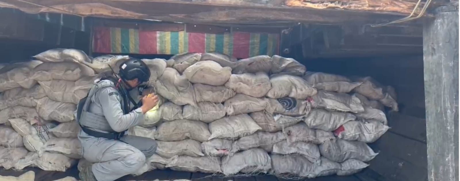 Bakamla RI Amankan Kapal Selundupkan Bawang Merah Bakamla RI Amankan Kapal Selundupkan Bawang Merah